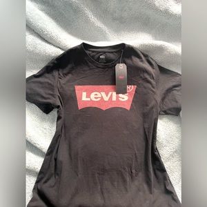 Levi’s women’s shirt